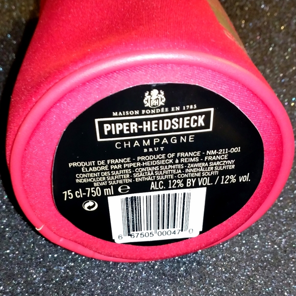 ❤️ Piper-Heidsieck Champagne Red Ice Jacket Sleeve for 750ml bottle LOT OF 2 - Picture 4 of 5